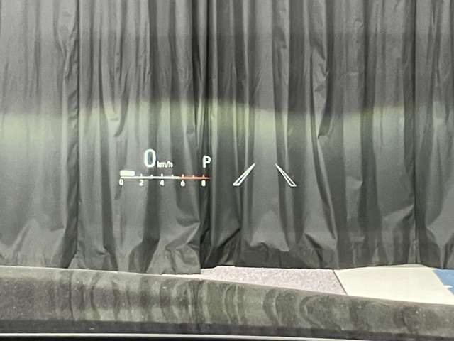 ヘッドアップディスプレイがあれば、大きく視線を動かさなくても速度が分かります！スピードの出し過ぎにも気付けそうですね♪