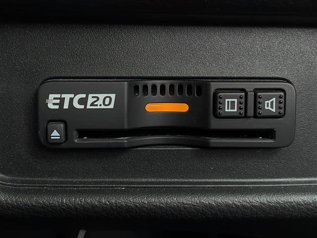 【ETC2.0（DSRC）】ETCカードを挿入すれば料金所はノンストップで通過できます。ETC限定の割引や、高速道路の情報提供サービスを利用できます。