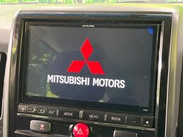 【純正9型ナビ】人気の純正ナビを装備しております。ナビの使いやすさはもちろん、オーディオ機能も充実！キャンプや旅行はもちろん、通勤や買い物など普段のドライブも楽しくなるはず♪