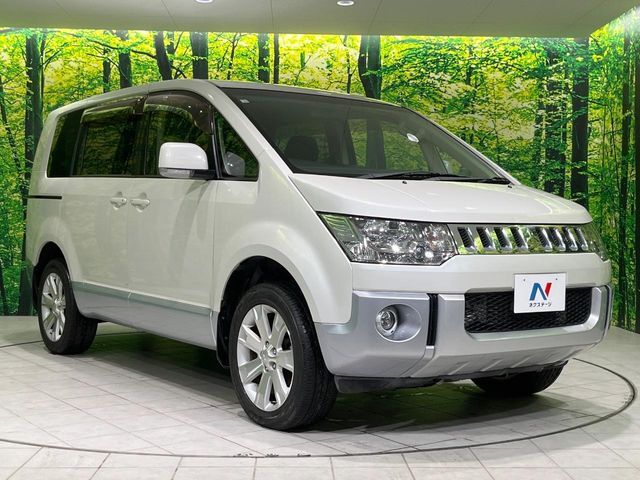 高透明度のガラス皮膜で撥水はもちろん、上質なツヤ・光沢を実現。紫外線や酸性雨から大切な愛車を保護し、色あせ・劣化を防止。「弾スプラッシュコート」、「弾プリミッサコート」からお選びいただけます。