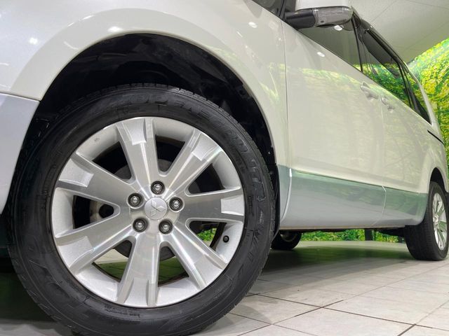 【純正18インチアルミホイール】外観にマッチした純正アルミホイールを装着しております。各種社外アルミホイールや、スタッドレスタイヤも取扱いしております。是非ご相談ください♪