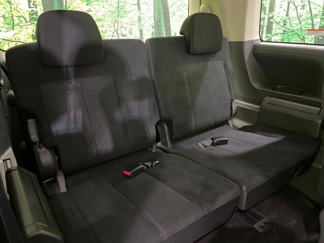3列目シートはもちろん状態良好☆大人でもゆったりと座って頂けますので、大人数でのお出かけもラクラクです♪ご家族で、気の知れた仲間で、ドライブに行くのが楽しみですね♪