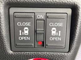 【両側パワースライドドア】スマートキーや運転席のスイッチで後席両側スライドドアの開閉が可能♪電動だから力を入れてドアを開ける必要が無く、小さなお子様でも簡単に開け閉めでき快適です♪