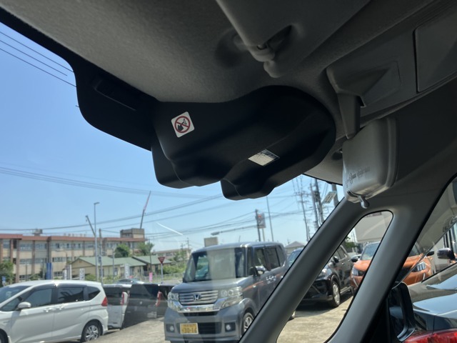 衝突被害軽減ブレーキ♪万が一の際、事故を軽減してくるれる衝突被害軽減ブレーキがついております。