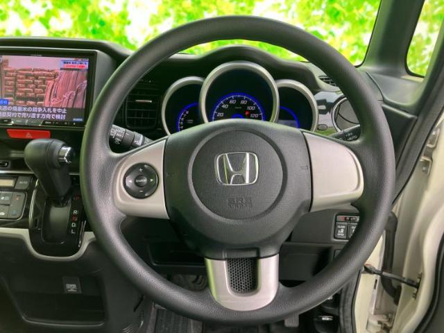 WECARSの展示場では実際に見て、触ってお車をお選びいただけます！知識の豊富な営業スタッフが様々なカーライフをご提案いたします！
