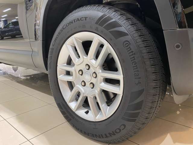 【S】には標準装備となる、19インチ6スポーク　【スタイル6010】　255/65R19の【オールシーズンタイヤ】を選択しています。