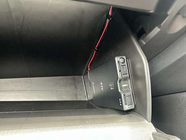 当店でお車をご購入いただき、さらに「有料保証」プランにご加入いただくと、特典としてオイル交換10回分の無料チケットを差し上げます。