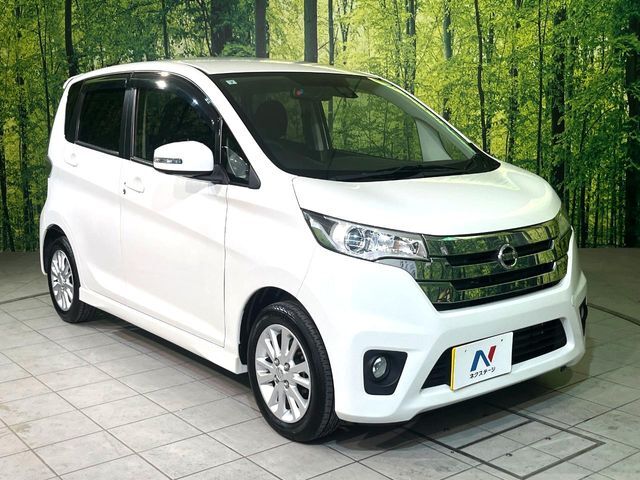 大好評のボディコーティング「弾スプラッシュコート」もご納車までに施工可能。通常のガラスコートと異なる、耐久年数6年の無機質ガラスコーティングが、ボディをキレイな状態に保ってくれます。