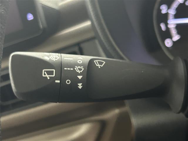 気になる車はすぐにお問い合わせください！画面右側の0066から始まる無料ダイヤルからお問い合わせ下さい！専門スタッフがお車のご質問にお答えいたします！
