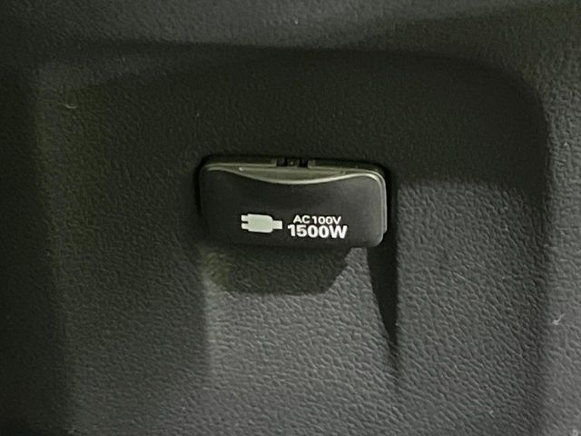 【アクセサリーコンセント】キャンプやスポーツ、アウトドアでのアクティビティはもちろん、災害・停電の際に助けにもなるAC100Vコンセントを装備♪ケータイやタブレット、ゲーム機器の充電にも♪