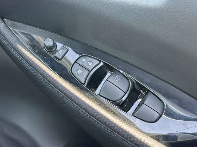 ★納車前に、専属のクリーニングスタッフが、ピッカピカにクリーニングして納車いたします！もちろん、ピッカピカの状態でお渡しするクリーニング費用も支払総額に含まれています！