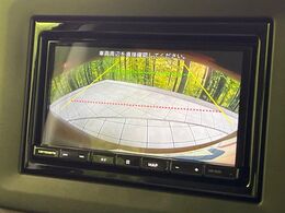 【バックカメラ】駐車時に後方がリアルタイム映像で確認できます。大型商業施設や立体駐車場での駐車時や、夜間のバック時に大活躍！運転スキルに関わらず、今や必須となった装備のひとつです！