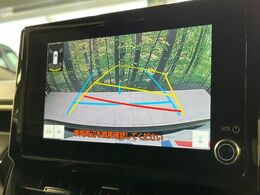 【バックカメラ】駐車時に後方がリアルタイム映像で確認できます。大型商業施設や立体駐車場での駐車時や、夜間のバック時に大活躍！運転スキルに関わらず、今や必須となった装備のひとつです！