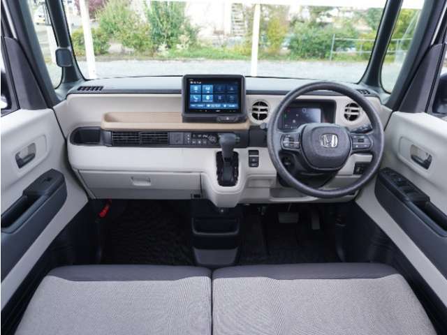 【インパネ周り】運転しやすいインパネ周りです！見やすいレイアウトで快適なドライブをサポートします！