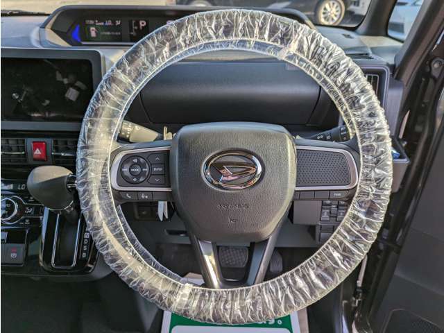 ☆ステアリングホイール☆手にしっくりくる握り心地で滑りにくく運転も快適です！