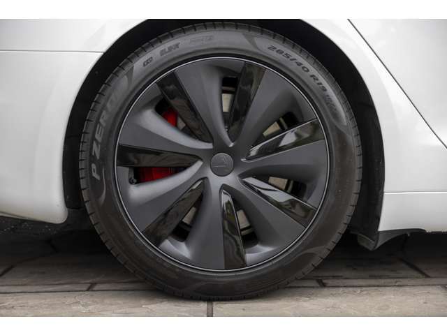 285/40R19