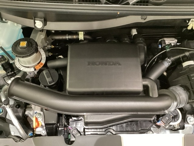 ホンダスタッフがしっかり整備して保証付きにてお渡し致します。エンジンルーム＆室内ルームともにクリーニング済みで清潔です。快適なドライブをお楽しみください。