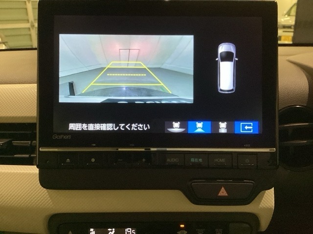 バックでの車庫入れも安心です！　リアカメラが付いているバックモニター付のナビを装備しております。バンパーについているソナーや、操作線もついており距離感も画面から確認できます。
