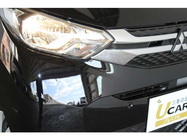 対向車ドライバーや歩行者に対して、眩しさを抑えるのと光の反射が抑えられるので、雨の日などの悪天候時の視認性確保に役立ちます