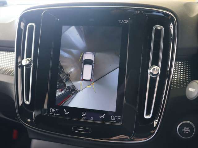 更に360°ビュー表示も可能です　車を上から見下ろしたように車外を確認できるため、一切の死角がない状態で駐車が可能です