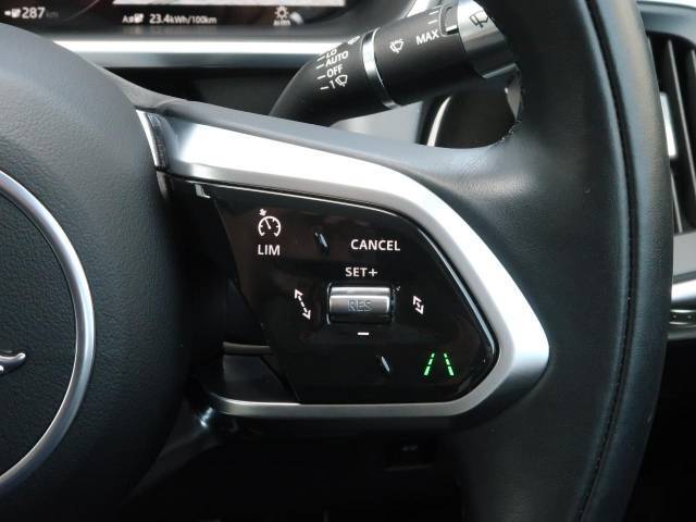 【全車速対応アダプティブクルーズコントロール】ミリ波レーダー+ステレオカメラ+赤外線により前方車輌を認識し、高速道路などの自動車専用道路や渋滞時などではドライバーの負担を大幅に軽減してくれます。