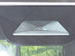【ホンダセンシング】走行中に前方の車両等を認識し、衝突しそうな時は警報とブレーキで衝突回避と被害軽減をアシスト。より安全にドライブをお楽しみいただけます。