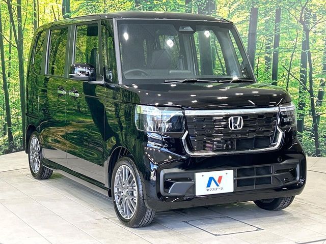 大好評のボディコーティング「弾スプラッシュコート」もご納車までに施工可能。通常のガラスコートと異なる、耐久年数6年の無機質ガラスコーティングが、ボディをキレイな状態に保ってくれます。
