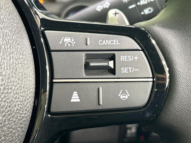 【アダプティブクルーズコントロール】高速道路での長距離走行が楽に！！自動で速度を保つクルーズコントロールが、衝突軽減システムと連携し、前方の車両を感知して車間を保つように速度調節してくれます！！