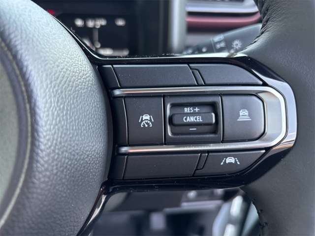 クルーズコントロールスイッチ『アクセルペダルを踏まなくても一定の速度で走行できます』