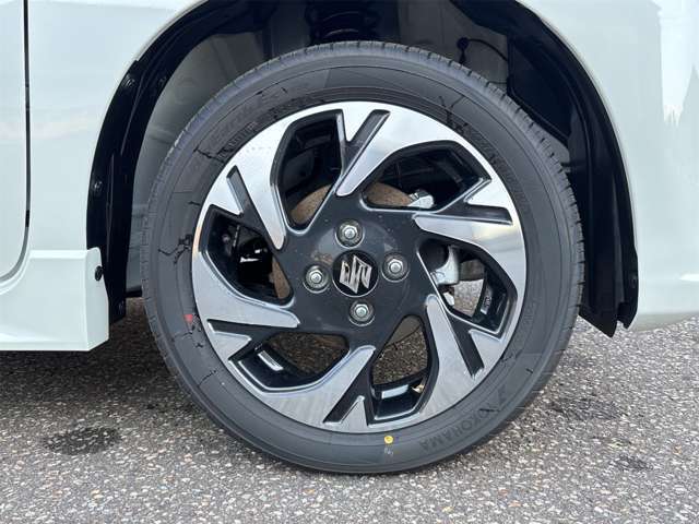 社外アルミホイールやスタッドレスタイヤのご用命も承っております。