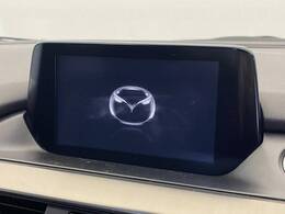 【マツダコネクトナビ】車内の雰囲気にマッチした一体型タイプのナビ。各種車輌設定やBluetooth再生等、様々な機能が楽しめます。直感的なダイヤル操作が可能で、使い勝手も良好です。