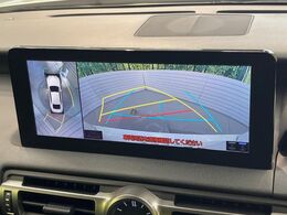 【パノラミックビューモニター】専用のカメラにより、上から見下ろしたような視点で360度クルマの周囲を確認することができます☆死角部分も確認しやすく、狭い場所での切り返しや駐車もスムーズに行えます。