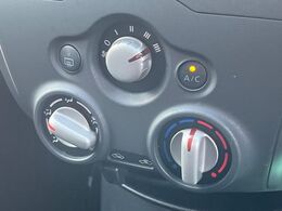 寒い冬も暑い夏も全席に快適な空調を届けてくれる、ダイヤル式エアコンを装備♪