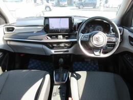 【室内】黒を基調とした落ち着いた室内です☆