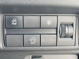 【パワースライドドア】スマートキーや運転席のスイッチでスライドドアの開閉が可能♪電動だから力を入れてドアを開ける必要が無く、小さいお子様でも、重い荷物を持っている時もラクに開け閉めできます♪