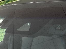 【トヨタセーフティセンス】走行中に前方の車両等を認識し、衝突しそうな時は警報とブレーキで衝突回避と被害軽減をアシスト。より安全にドライブをお楽しみいただけます。