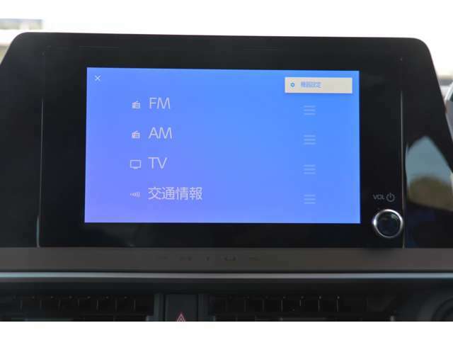 8インチディスプレイオーディオ、コネクティッドナビ対応、フルセグTV、AM/FM、USB入力、AppleCarPlay対応、AndroidAuto対応、Miracast対応、Bluetooth対応