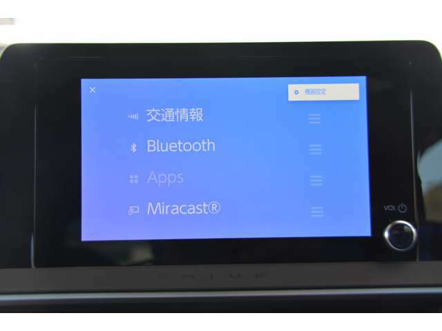 8インチディスプレイオーディオ、コネクティッドナビ対応、フルセグTV、AM/FM、USB入力、AppleCarPlay対応、AndroidAuto対応、Miracast対応、Bluetooth対応
