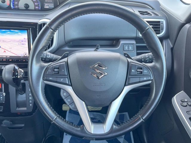 【純正革巻きステアリング】上質な革を使用することで、手にしっかり馴染みとても運転しやすいハンドルです♪