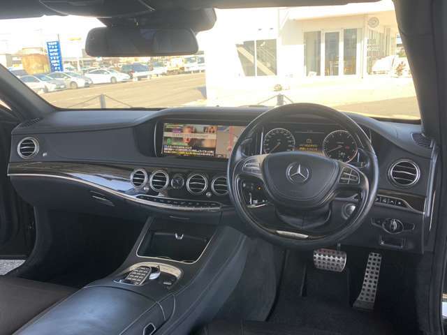 ベンツのSクラス、S550ロングが入荷しました。ハイオクで走行するガソリン車です。車両重量2180kg・JC08モード燃費は10.1km/L・V型8気筒エンジン・455馬力のお車です（※カタログ参照)