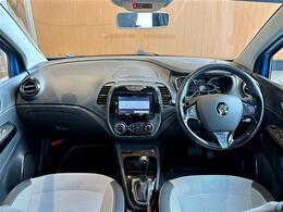全体を俯瞰してみるとよく分かる、細部までこだわったデザインです！ドライバーの運転姿勢にもこだわっていることがよく分かります！