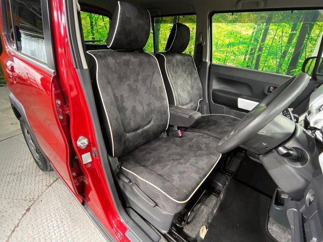 運転席シート廻りは使用感も少なく、良好な状態となっています。前オーナー様が丁寧に使っていたことがよくわかりますね。
