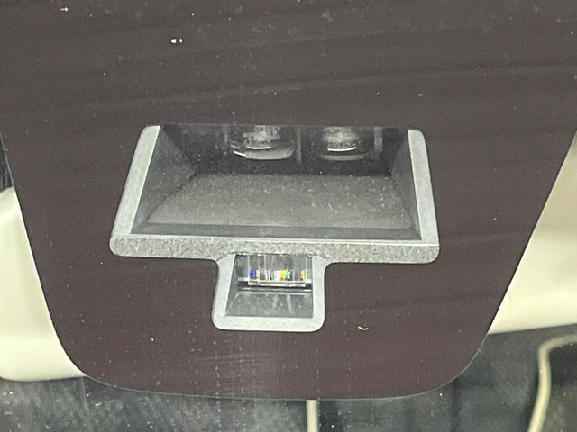 【スズキ　セーフティサポート】走行中に前方の車両等を認識し、衝突しそうな時は警報とブレーキで衝突回避と被害軽減をアシスト。より安全にドライブをお楽しみいただけます。