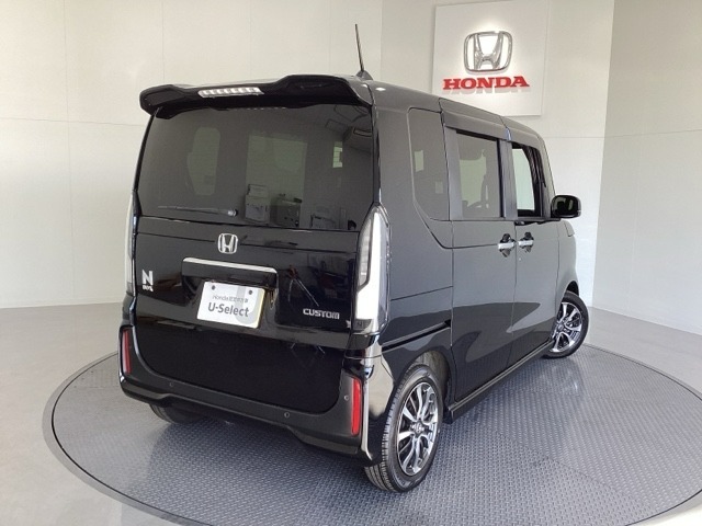 Honda認定中古車 U-Selectは3つの安心をお約束します。　1　Hondaのプロが整備した安心。 2　第三者機関がチェックした安心。　3　購入後もHondaが保証する安心。