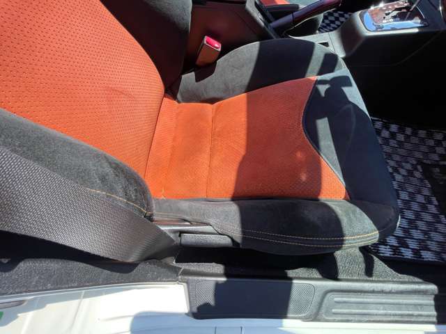 内装ルームクリーニング済みです。しっかりキレイにしておりますので、ぜひお確かめください。納車時にはもう一度キレイにいたしますよ！