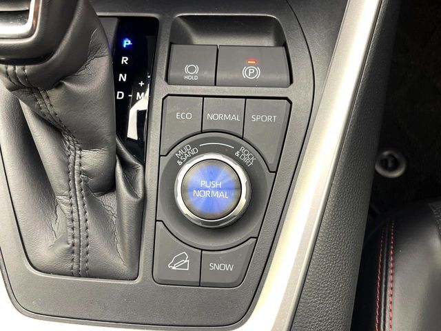 4WDのお車ですので、雪道でも安心です♪降雪地地域にお住まいの方以外にも、ウィンタースポーツが趣味の方や降雪地域へ帰省される機会がある方にもおすすめ！