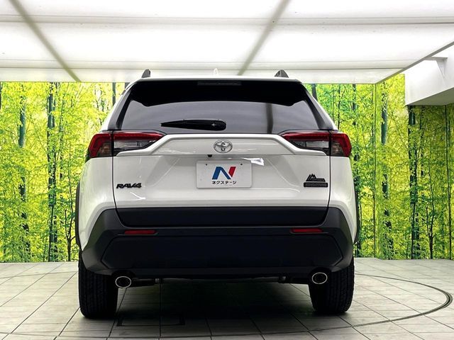 安心の最長10年・走行無制限保証（有償）をご用意。保証内容も充実はもちろん、無料点検＆オイル交換や、年中無休の全国・24時間ロードサービスも付帯されておりますのでご安心下さい。