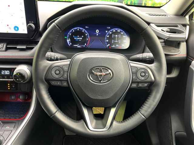 【純正革巻きステアリング】上質な革を使用することで、手にしっかり馴染みとても運転しやすいハンドルです♪