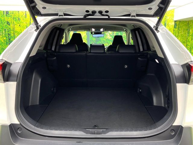 積み下ろしのしやすいデッキにはたっぷりと荷物を積み込んでいただけます。遊びから仕事まで、様々なシーンで頼れます♪