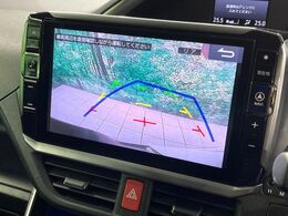 【バックカメラ】駐車時に後方がリアルタイム映像で確認できます。大型商業施設や立体駐車場での駐車時や、夜間のバック時に大活躍！運転スキルに関わらず、今や必須となった装備のひとつです！
